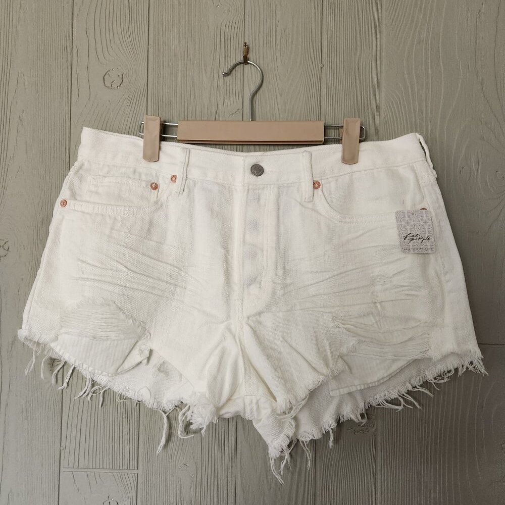 Free people We the Free Loving Good Vibrations Spring White Short, size 31 NWT